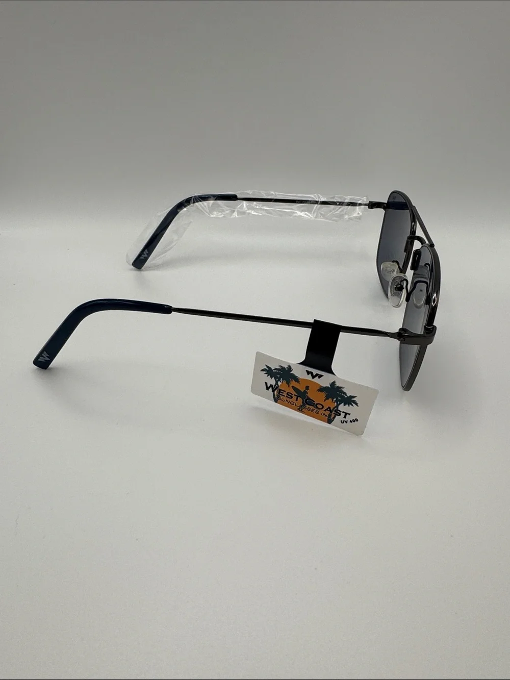 Classic Black Metal Frame Sunglasses with Dark Blue Lenses